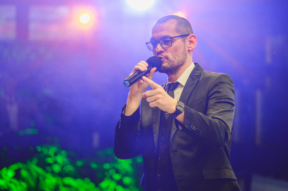 Ceremóniamester debrecen Keserü Tamás munkában.