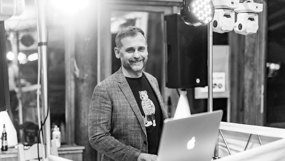 Esküvői DJ debrecen Szilágyi László munkában.